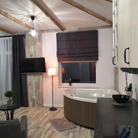 Apartamentai su Jacuzzi Panevėžys Esterno foto